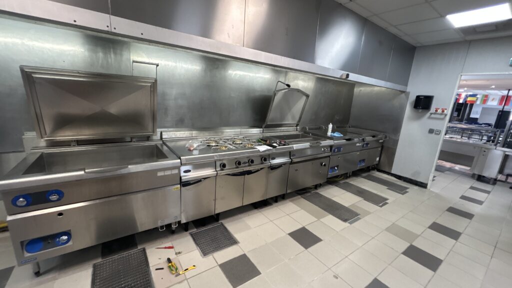 Linéaire de cuisson Capic installé par DCH Technics